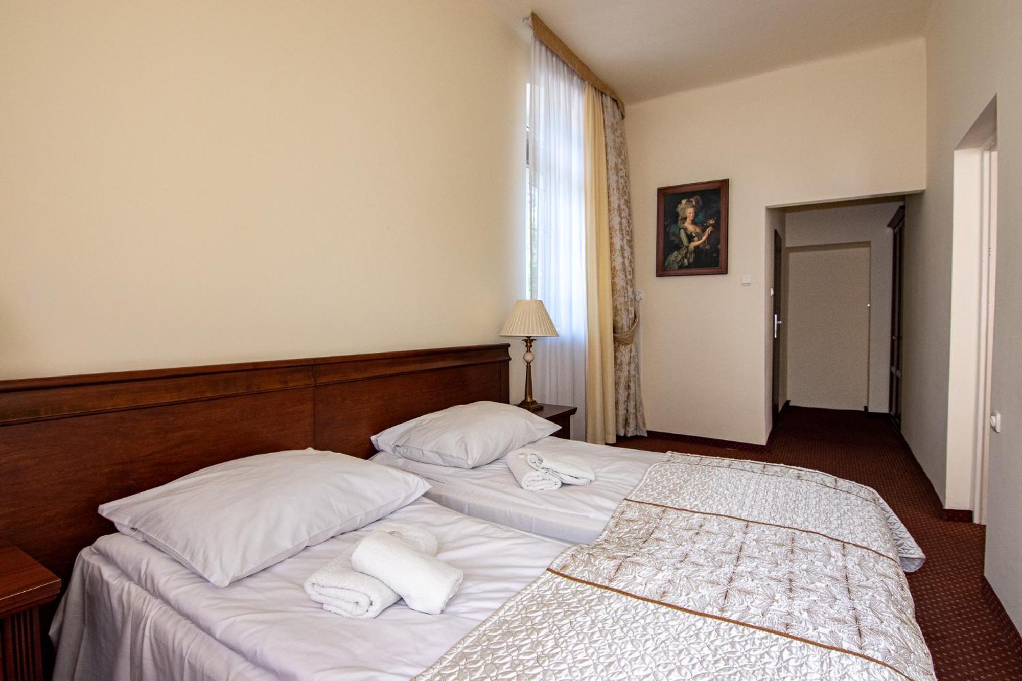 Savoy Bed & Breakfast Spała Exterior foto